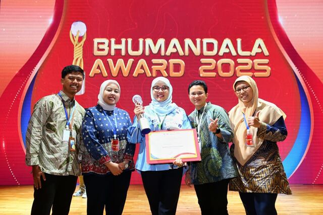 Tim Pusdatin menerima Bhumandala Award 2025